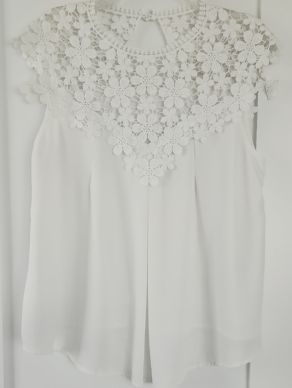 White Floral Lace Yoke Sleeveless Blouse Size Medium